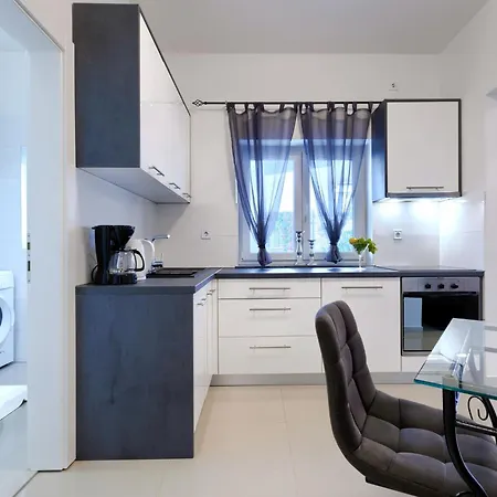 Amra 1 By Interhome * Пореч