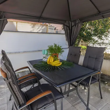 Amra 1 By Interhome Пореч